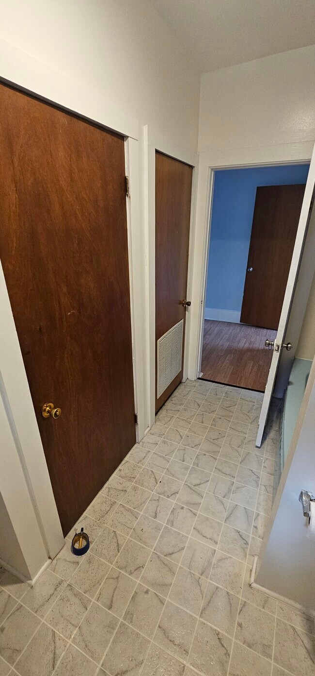 Building Photo - 38 River St