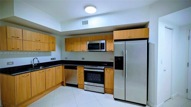 Building Photo - 350 S Miami Ave