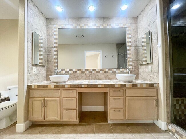 Building Photo - COMING SOON!!! GORGEOUS 3 Bedroom/2.5 Bathroom POOL Home Oasis Awaits in Regency Estates!!