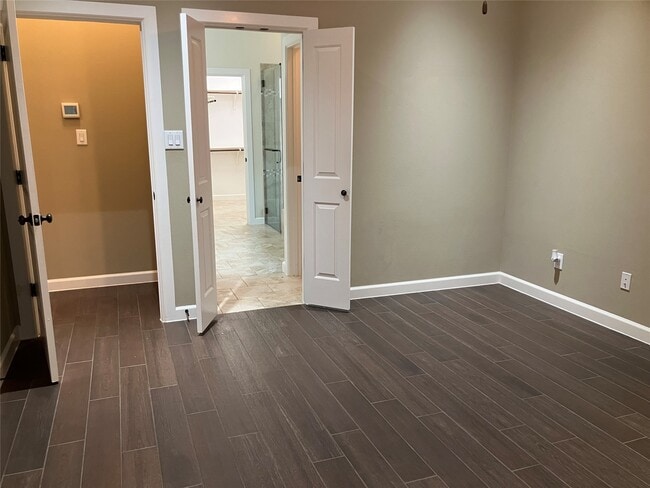 Building Photo - 131 Castlegate Ln