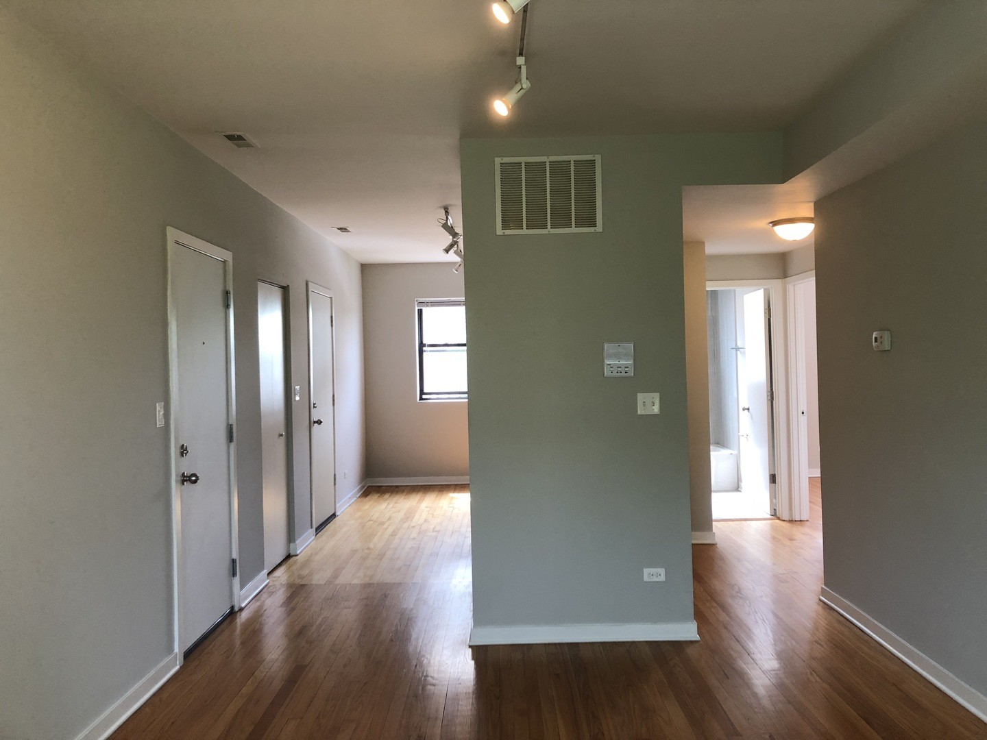 Building Photo - 6704 N Artesian Ave