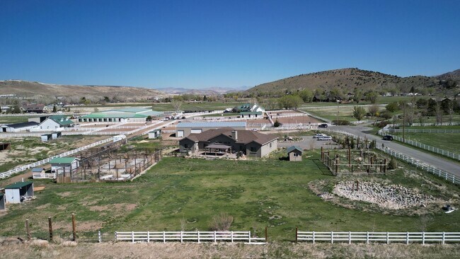 Building Photo - 1015 N Cantlon Ln