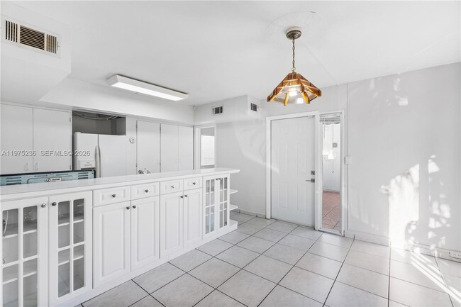 Building Photo - 6436 Miami Lakes Dr