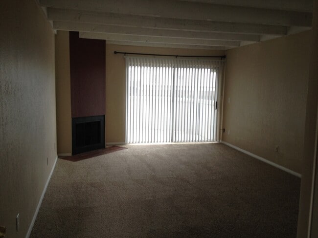 Building Photo - 2 bedroom condominium near Academy and Aus...