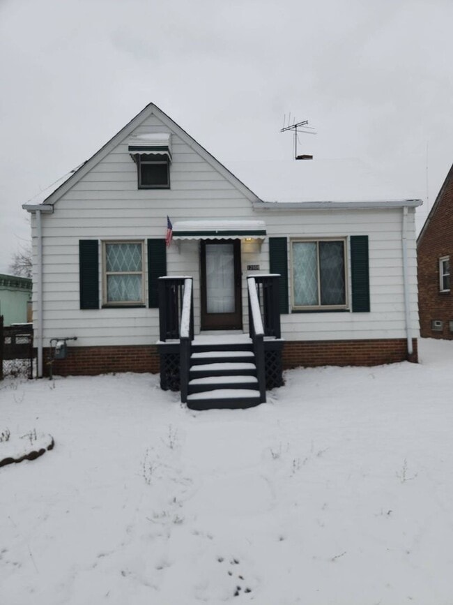 Building Photo - 2-Bedroom + Bonus Room Bungalow with Basement – Flexible Living Space