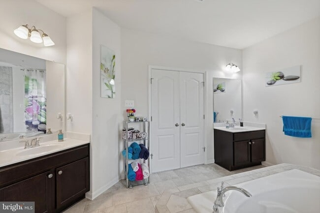 Building Photo - 2201 Monticello Ct