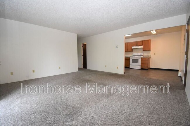Building Photo - 805 W Villard St