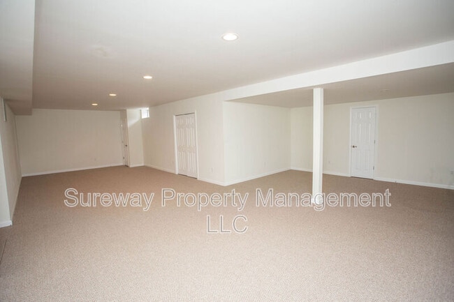 Building Photo - 7 Amaryllis Ln