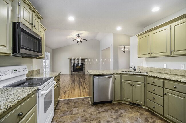 Building Photo - Luxury Duplex in Shadow View