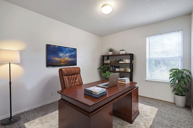 Building Photo - ***MOVE-IN SPECIAL: TWO WEEKS FREE***Renov...