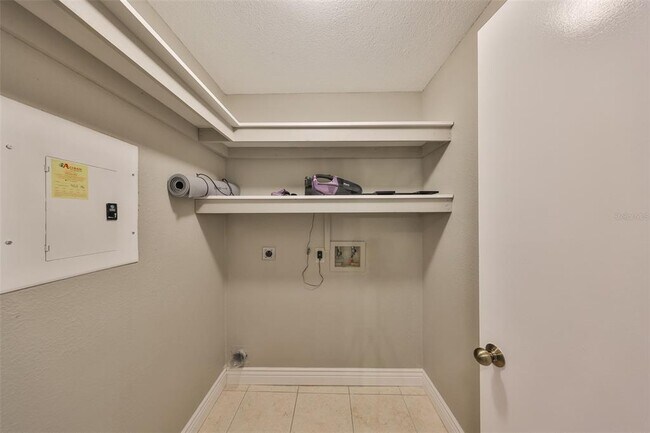 Building Photo - 9481 Highland Oak Dr