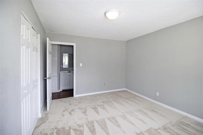 Building Photo - 7 Talisman Ct
