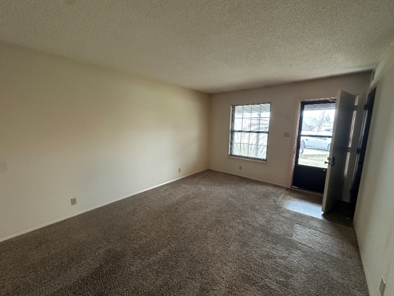 Building Photo - 606 Cumberland Dr