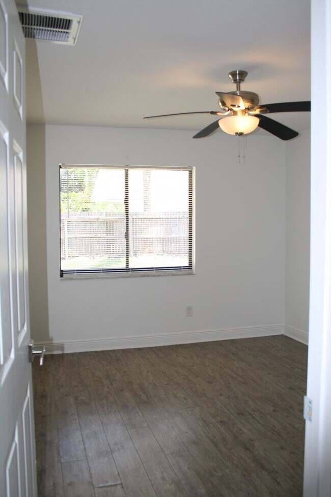 Building Photo - Enjoy Peaceful Living in this Northdale Co...