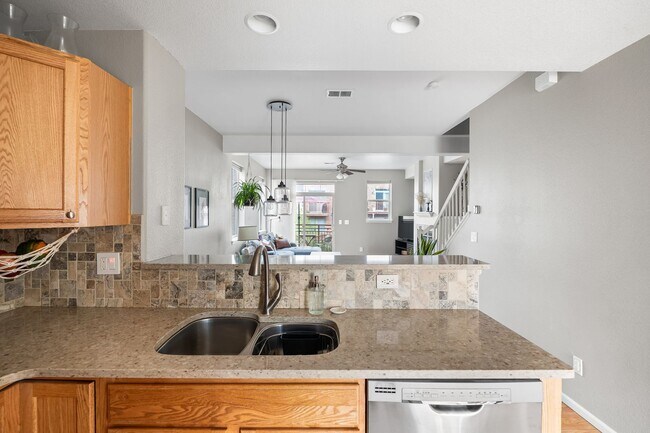 Building Photo - Modern 2-Bed, 2.5-Bath Corner Unit in Arva...