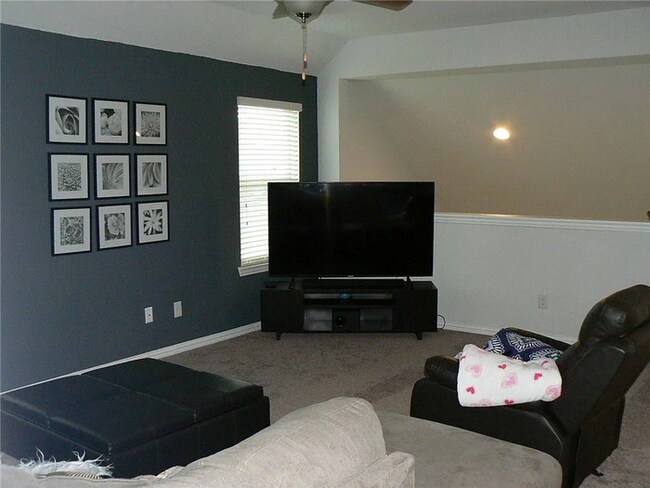 Building Photo - Coming Soon 4BR/2.5BA w/ Fenced Yard + Assigned Parking in Round Rock, TX