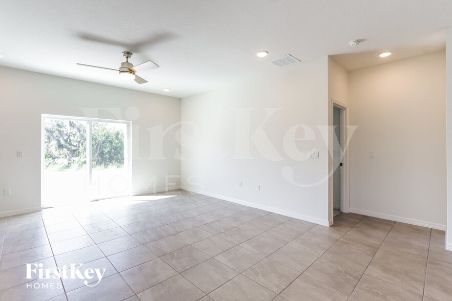 Building Photo - 340 Corbel Ln