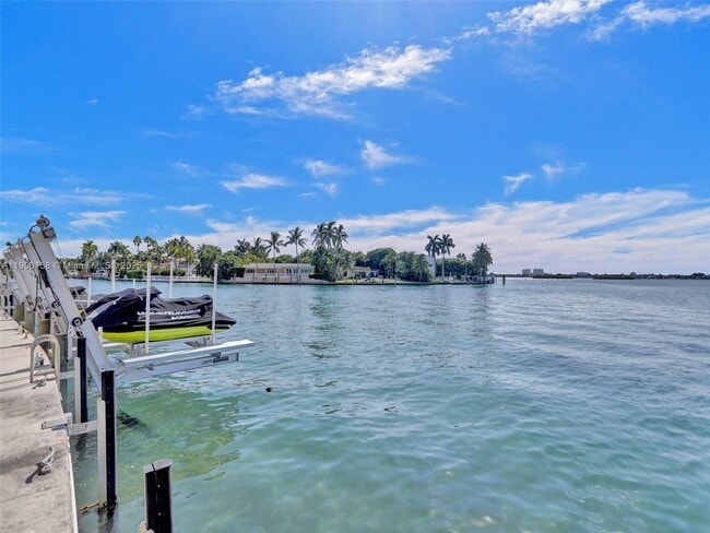 Building Photo - 10350 W Bay Harbor Dr