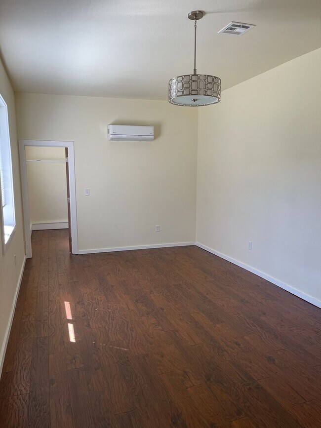 Building Photo - PROD3327