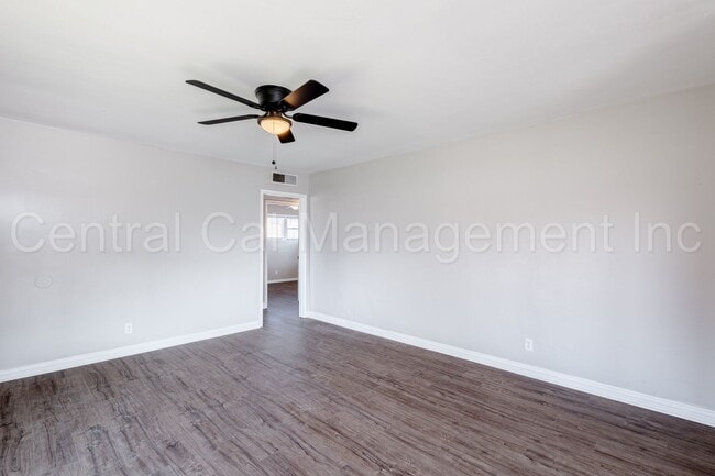 Building Photo - 3 Bedroom/1 Bath Home - $1850 per month!