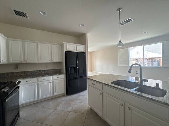 Building Photo - 55 + Community - 2 Bedroom Somersett Home - AVAILABLE 7/6!