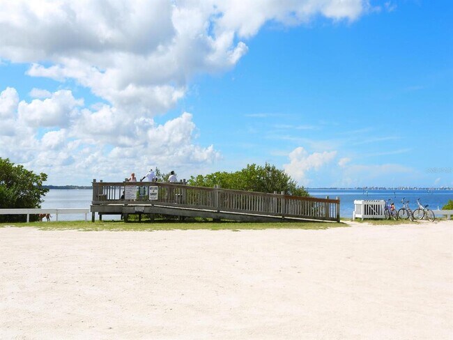 Building Photo - 3115 Bay Dr