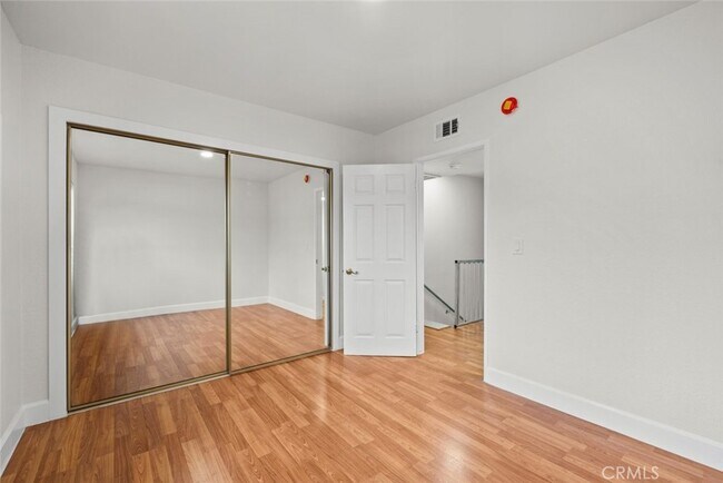 Building Photo - 13861 Vanowen St