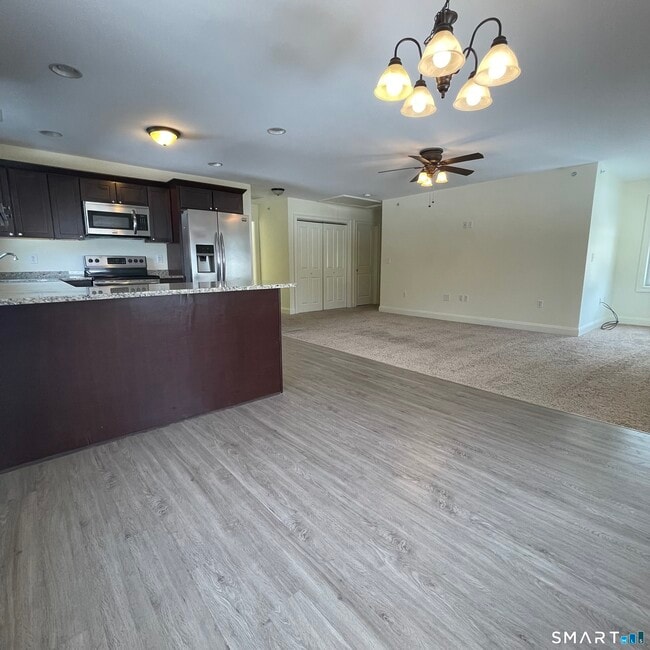 Building Photo - 157 W Main St