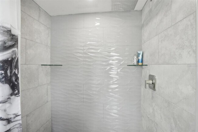 Building Photo - 7698 Cardiff Ct N