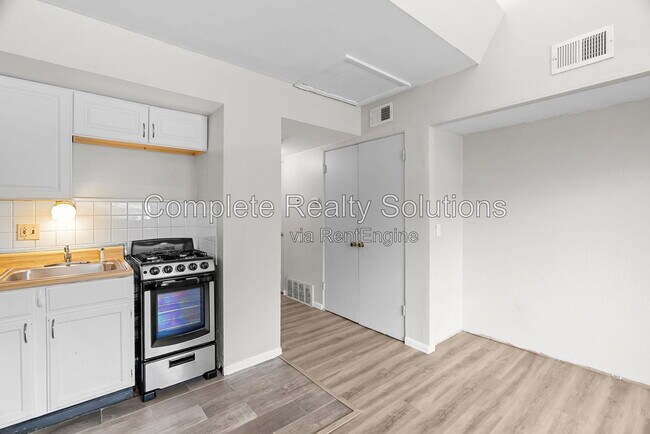 Building Photo - 2323 Woodson Rd