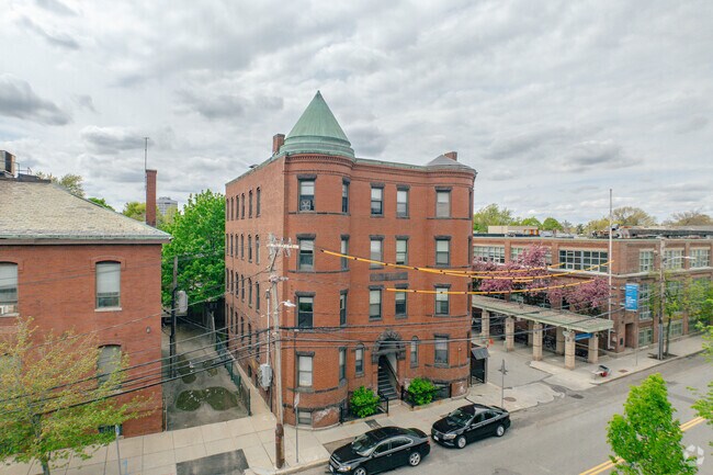 109 Windsor Street - 109 Windsor St