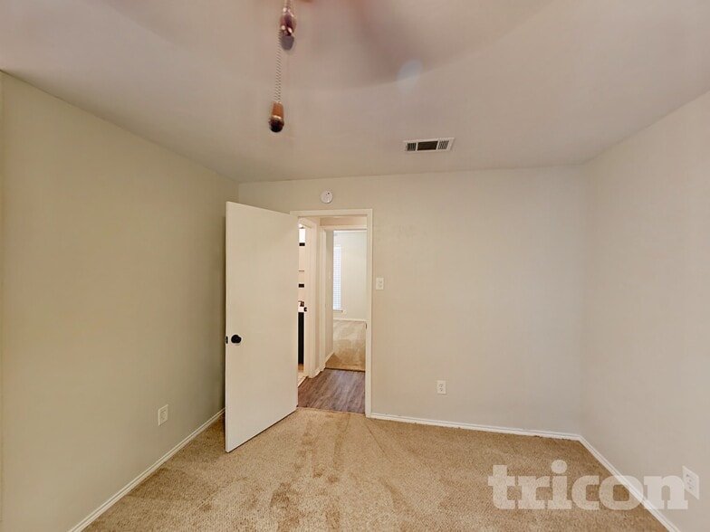 Building Photo - 5708 Woodsetter Ct