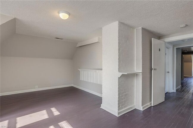 Building Photo - 3901 Newport Ave