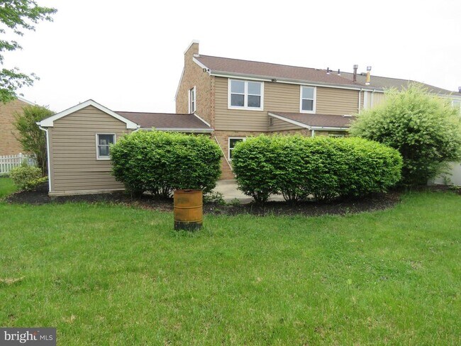 Building Photo - 6261 Patrick Henry Ct