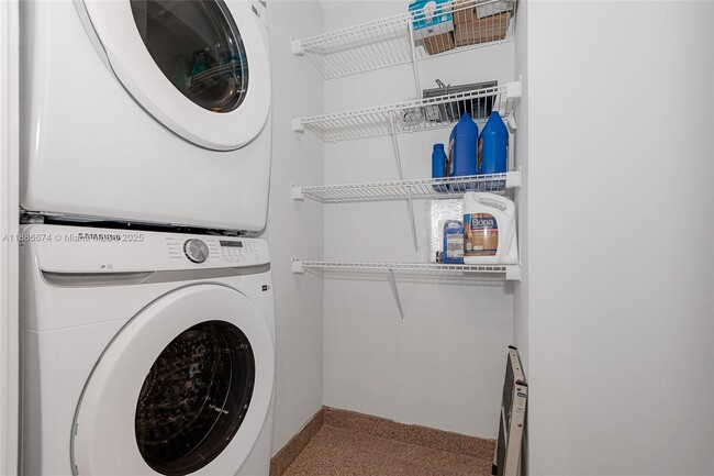 Building Photo - 6103 Aqua Ave