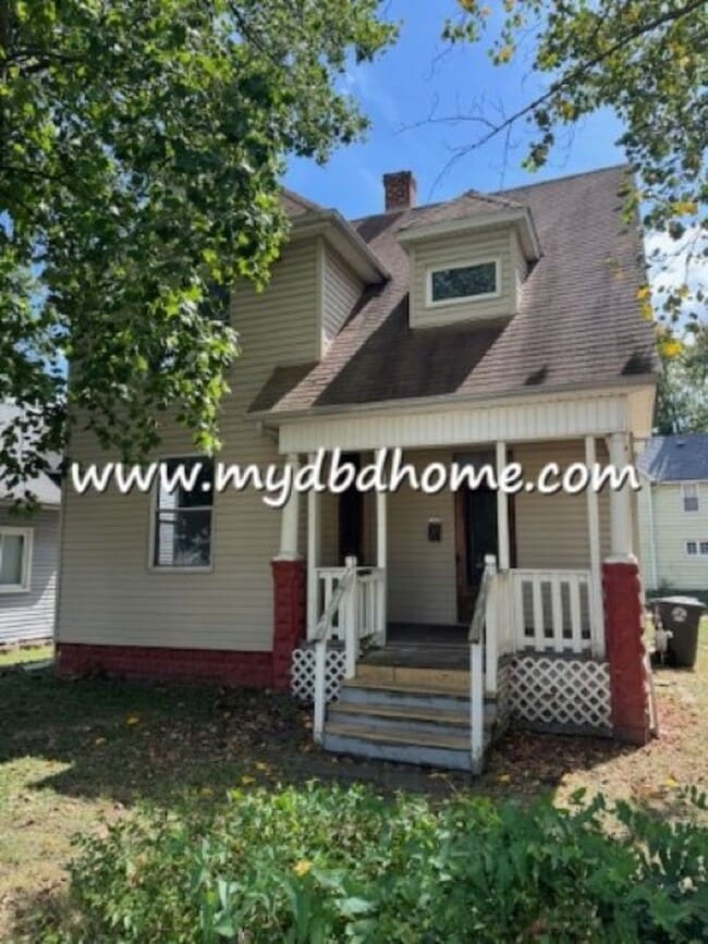 Primary Photo - 825 W 4th St