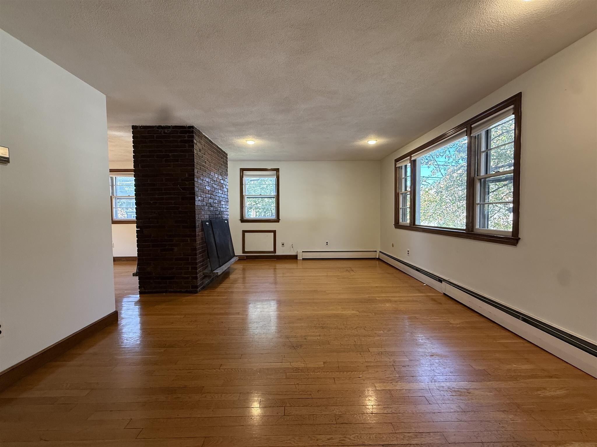 Building Photo - 22 Saville St