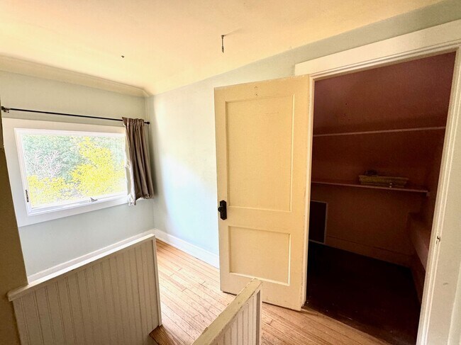 Building Photo - 505-507 W McMillan