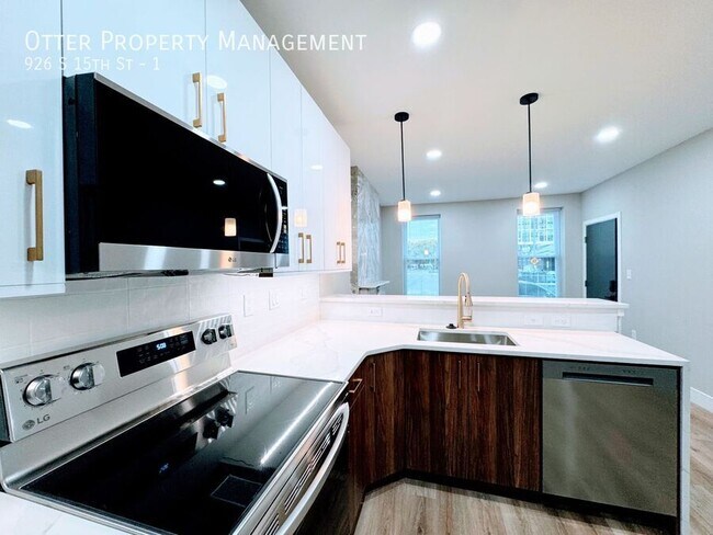 Building Photo - 926 S 15th St