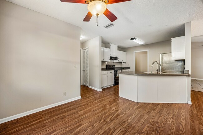 Building Photo - 132 Woodvalley Ct