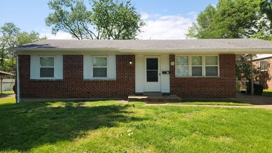 Building Photo - "Charming 3-Bedroom Gem in Hazelwood with Modern Comforts