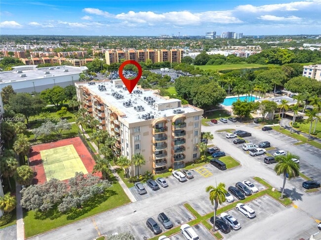 Building Photo - 9320 Fontainebleau Blvd
