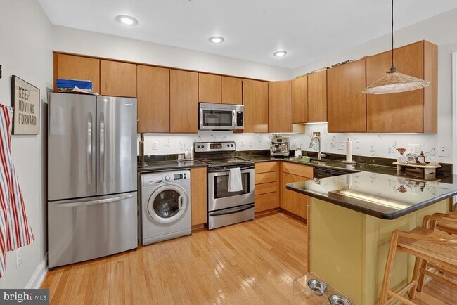 Building Photo - 660 Morton Pl NE
