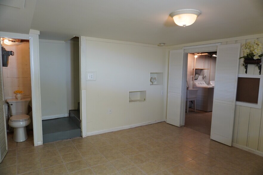 Building Photo - 1710 Weston Ave