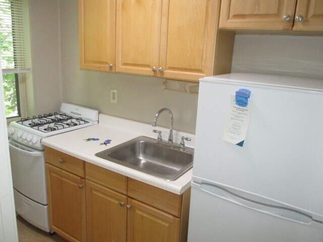 Building Photo - Brentwood Manor