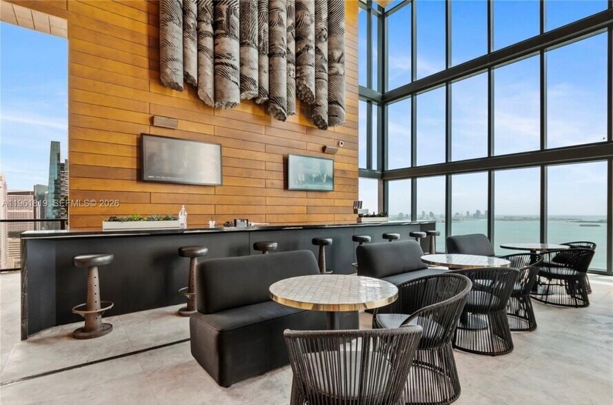 Building Photo - 1451 Brickell Ave