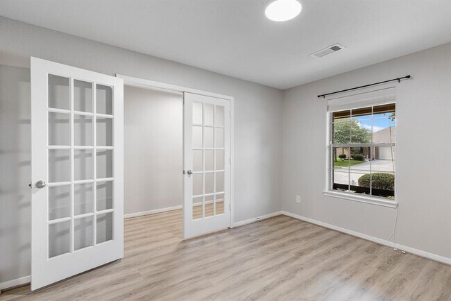 Building Photo - 2721 Sandberry Dr