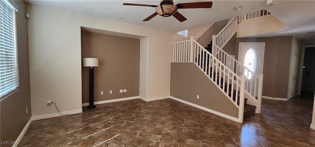 Building Photo - 933 Ambrosia Dr