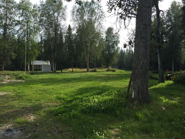 Building Photo - Private 1 Bed/1 Bath w/ heated garage. Min...