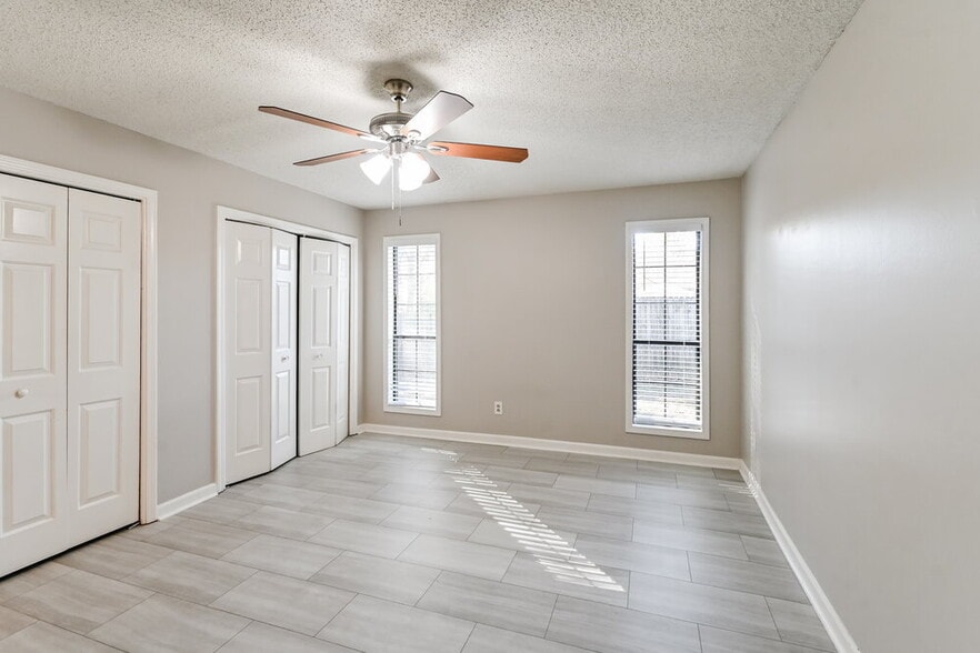 Building Photo - 7201 Skidmore Cove